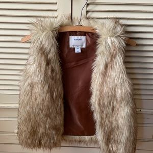Old Navy girls faux fur vest size 8